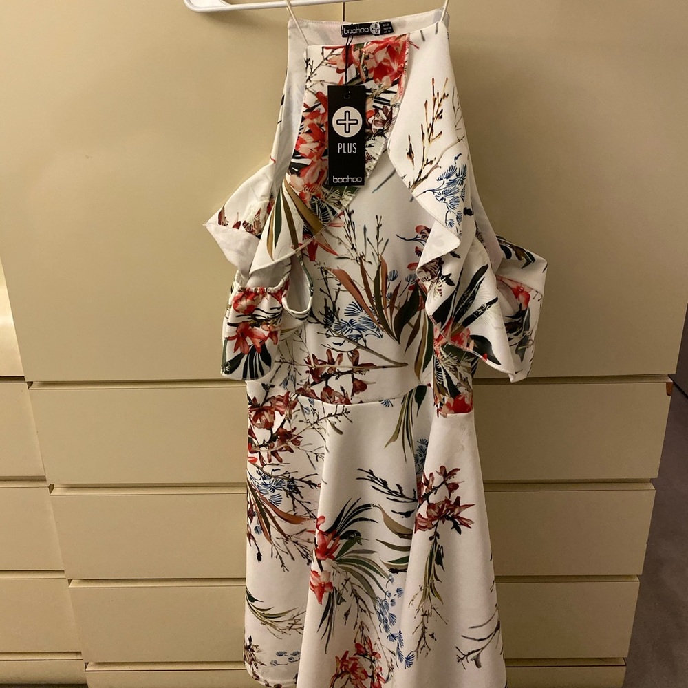 Boohoo Plus - floral frill skater dress